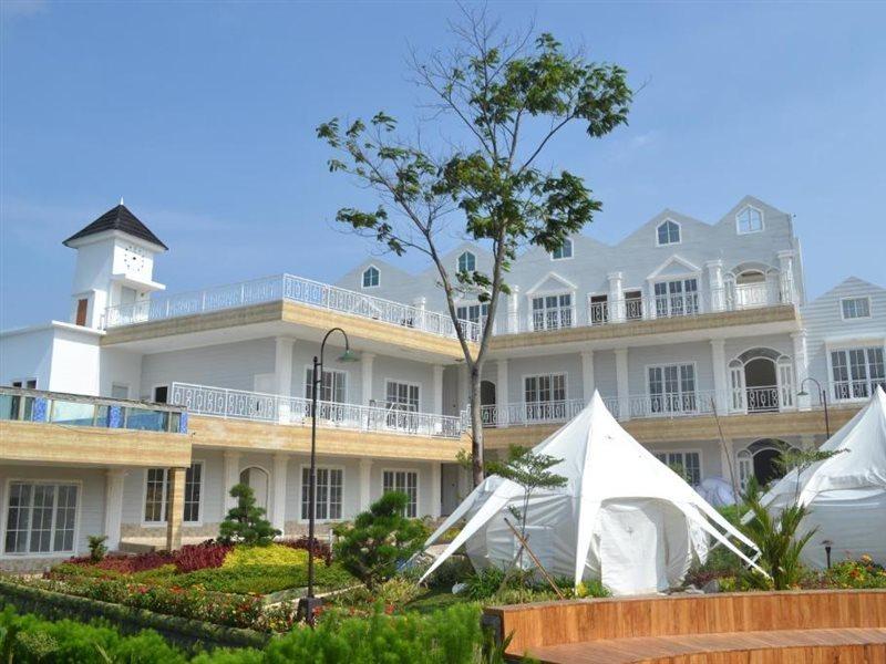 Chevilly Resort And Camp Bogor Dış mekan fotoğraf