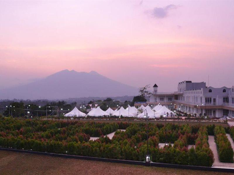 Chevilly Resort And Camp Bogor Dış mekan fotoğraf